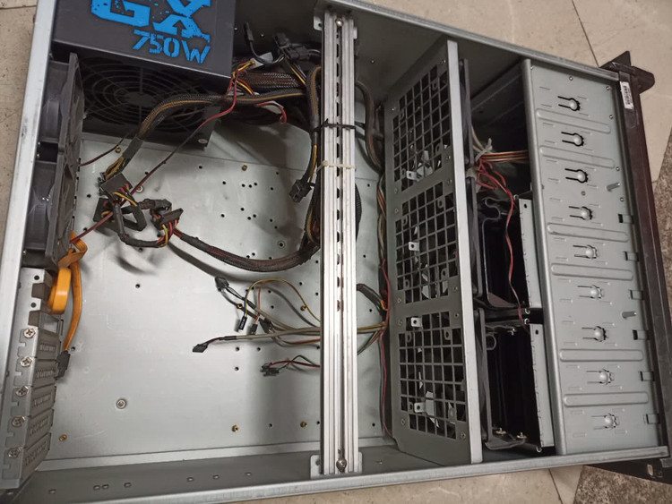 کیس رکمونت گرین مدل G600 - کارکرده در حد نو